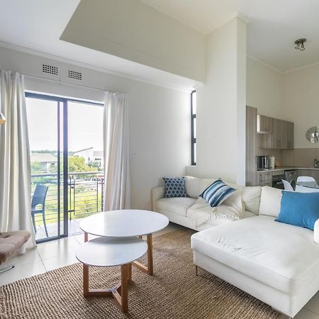 Modern Apartment In A Secure Golf Estate.Wifi Roodepoort Bagian luar foto