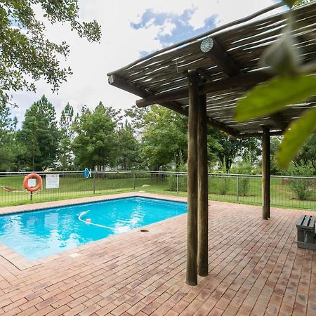 Modern Apartment In A Secure Golf Estate.Wifi Roodepoort Bagian luar foto