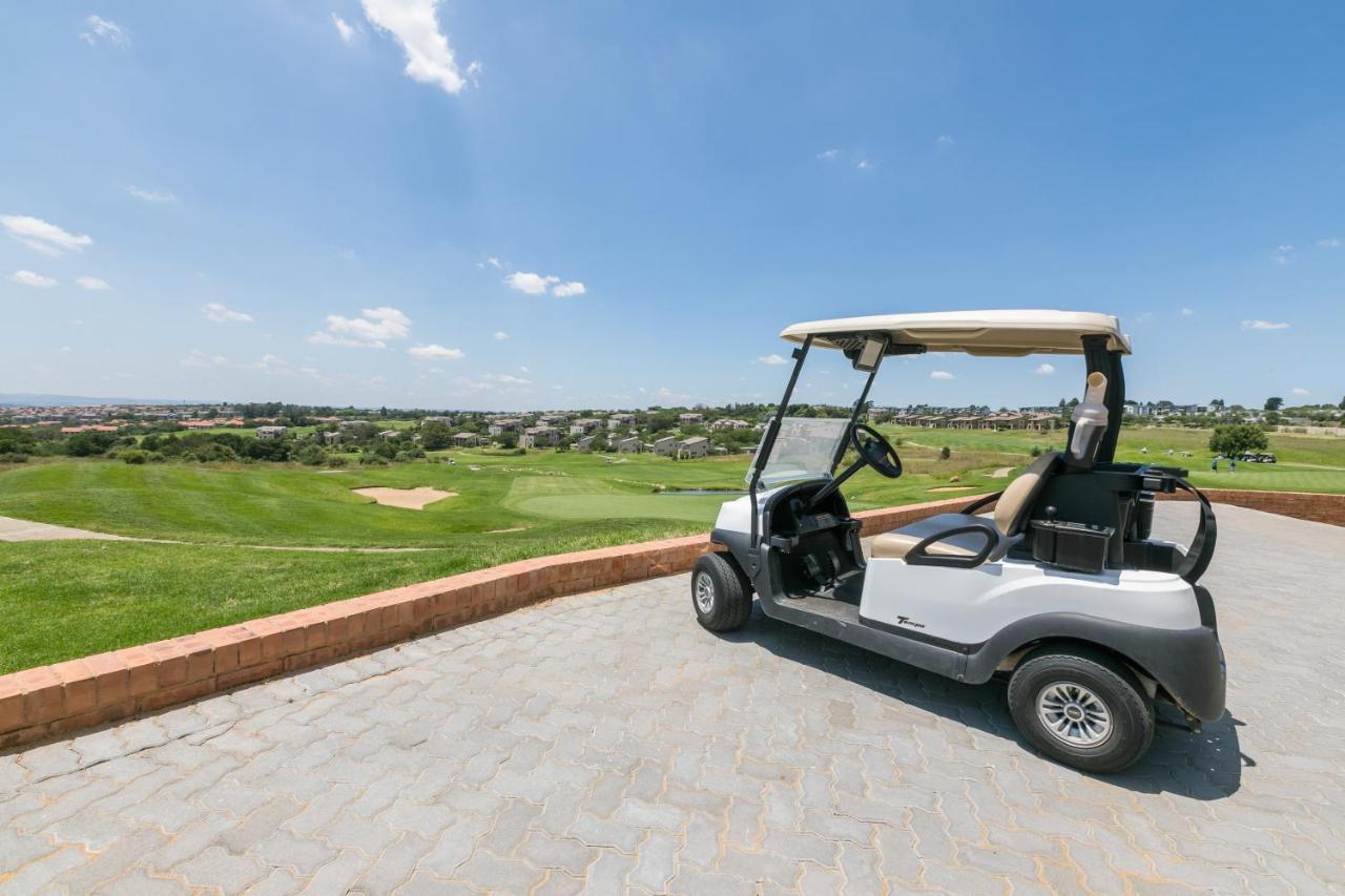 Modern Apartment In A Secure Golf Estate.Wifi Roodepoort Bagian luar foto