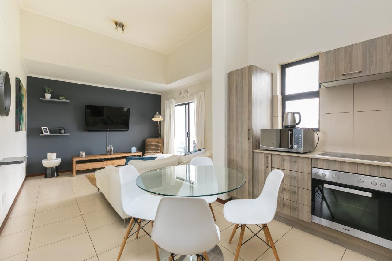 Modern Apartment In A Secure Golf Estate.Wifi Roodepoort Bagian luar foto