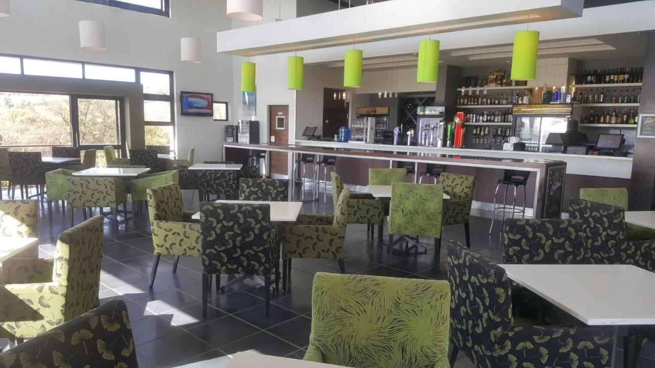 Modern Apartment In A Secure Golf Estate.Wifi Roodepoort Bagian luar foto